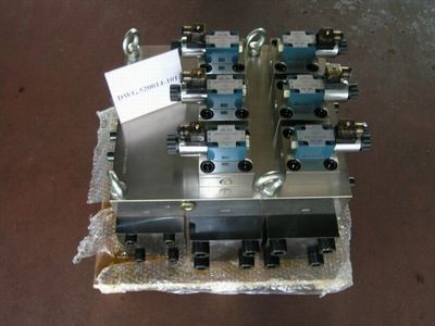 四柱液壓機500T帶支撐YW32-500CV|山東泰豐液壓股份_液壓機械欄目